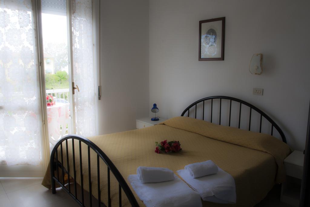 Residence Poggio Al Lago Sirmione Habitación foto